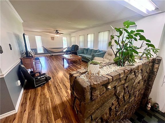 4th image of 805 W Norristown Cir