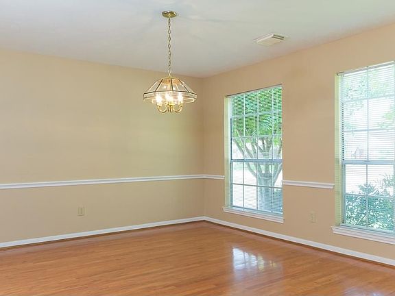 5th image of 4207 Amersham Way