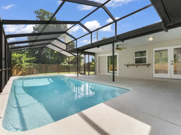 4404 Meadow Creek Cir, Sarasota, FL 34233