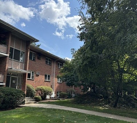 4th image of 52 Jacqueline Rd APT 10
