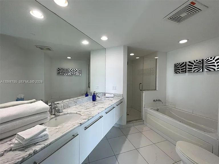 500 Brickell Ave #3302 — Photo 3