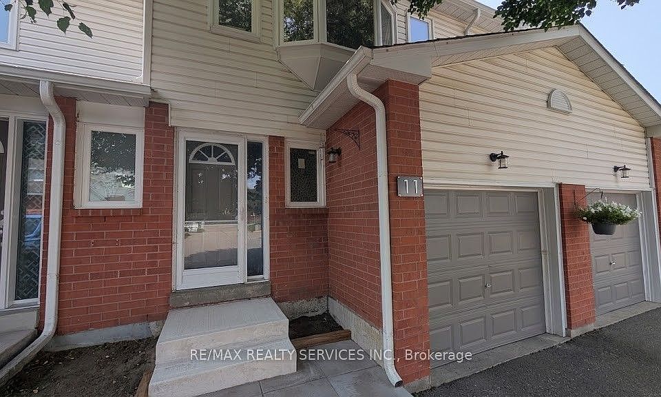 1st image of 11 Beverly Ln