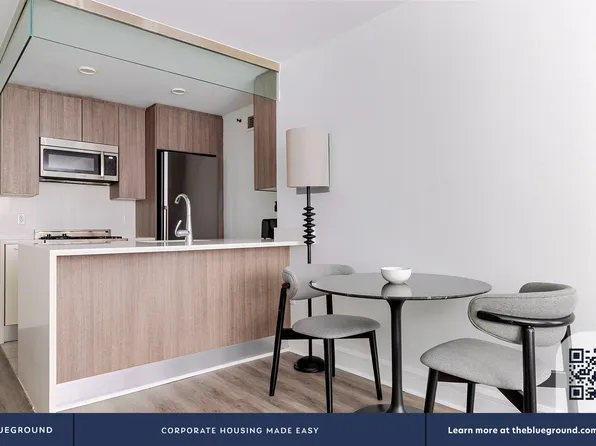 311 West 50th Street image 7 of 16