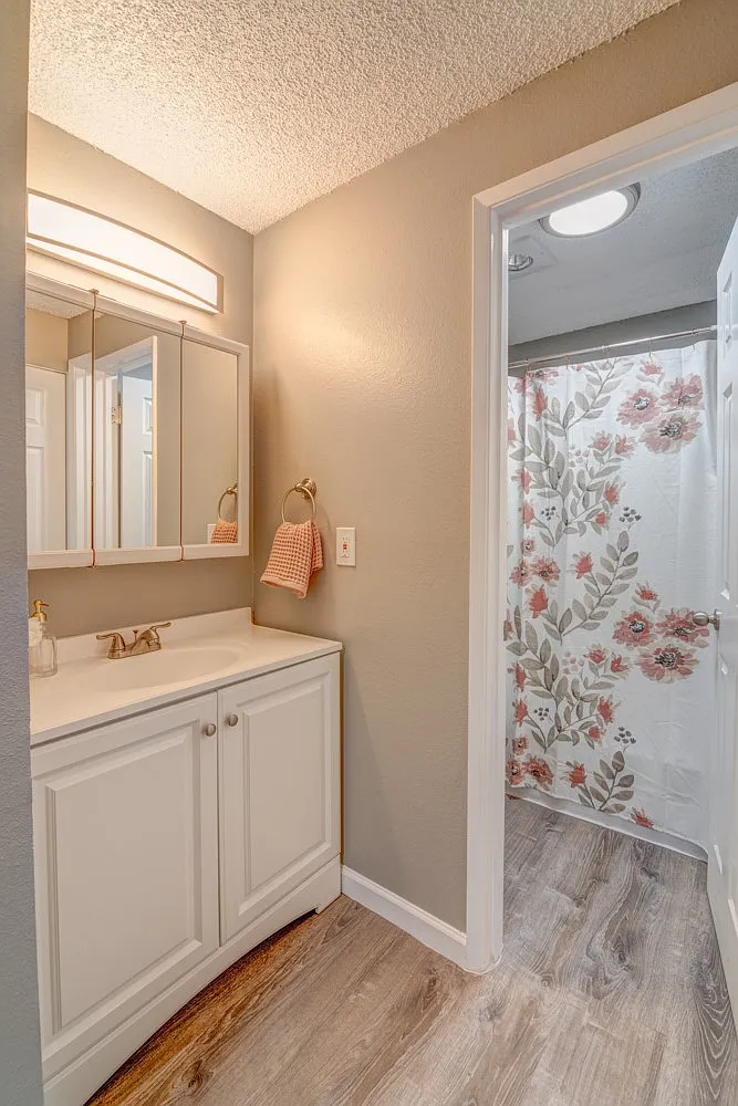 3 bed, 1043 sqft, $1,775 — Photo 1