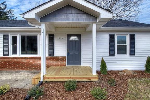 5th image of 1010 Circle Dr