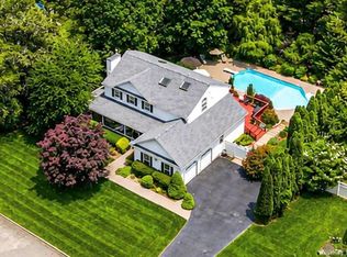 191 Natures Lane, Miller Place, NY 11764