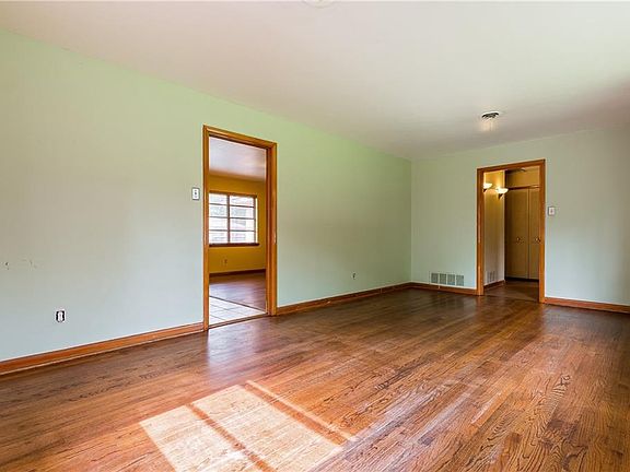 4th image of 2515 Searcy Dr