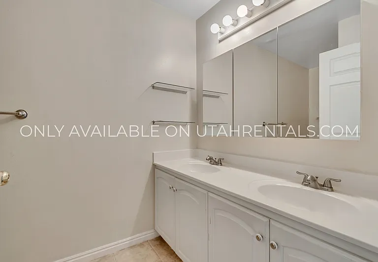 909 N 500 W #8 — Photo 14