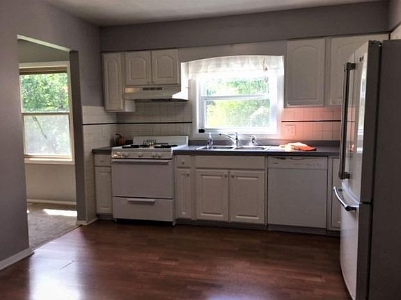 5th image of 3903 Oak Grove Dr