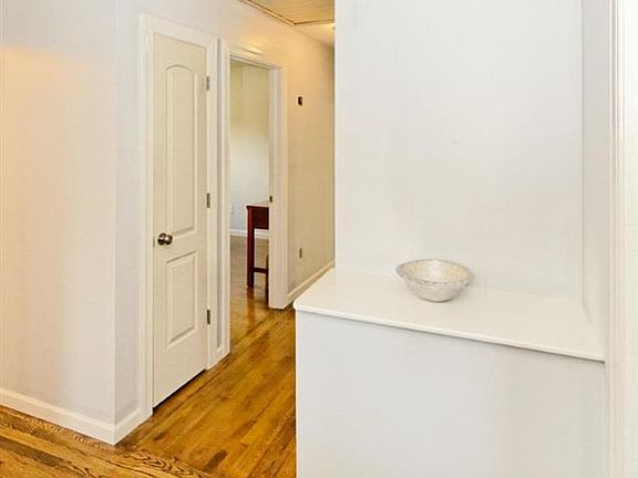 3rd image of 31 Patroon Pl