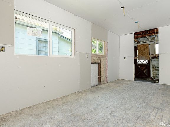 5th image of 1945 S Ainsworth Ave