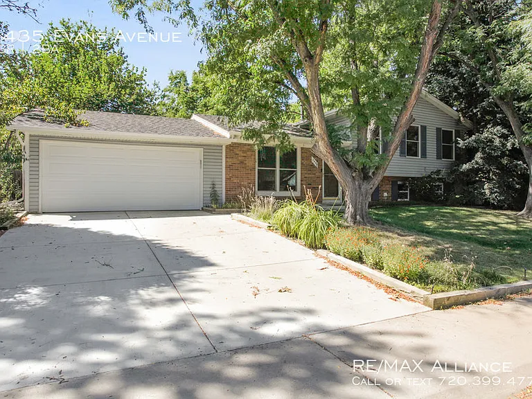 2435 Evans Ave — Photo 2