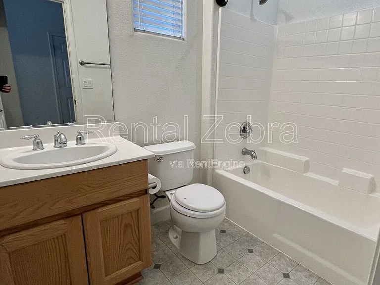 459 Jacobs Dr — Photo 2