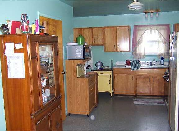 3rd image of 1511 E Hoefgen St