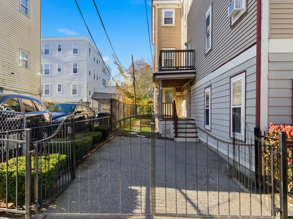 25 Sutton St UNIT 25