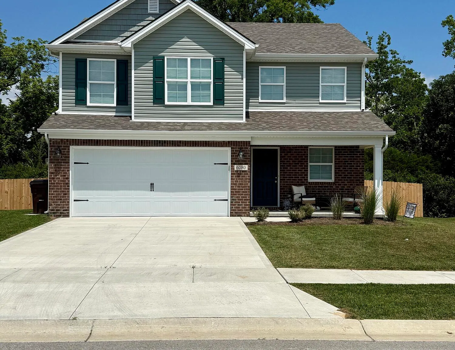 4 bed, 2.5 bath, 1850 sqft, $2,400 — Photo 1