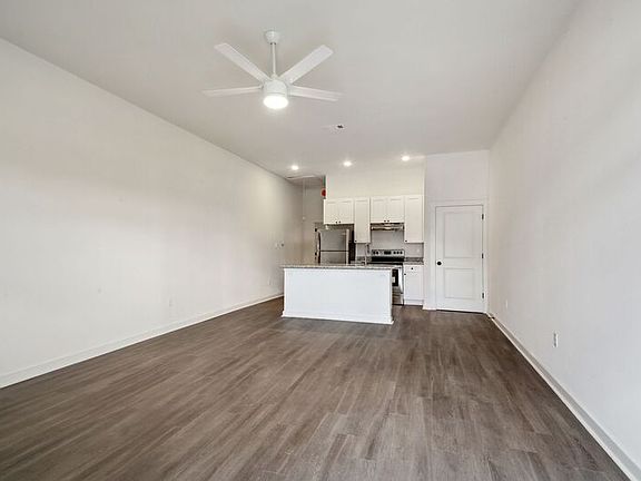 3rd image of 13880 Hayne Blvd Unit 2