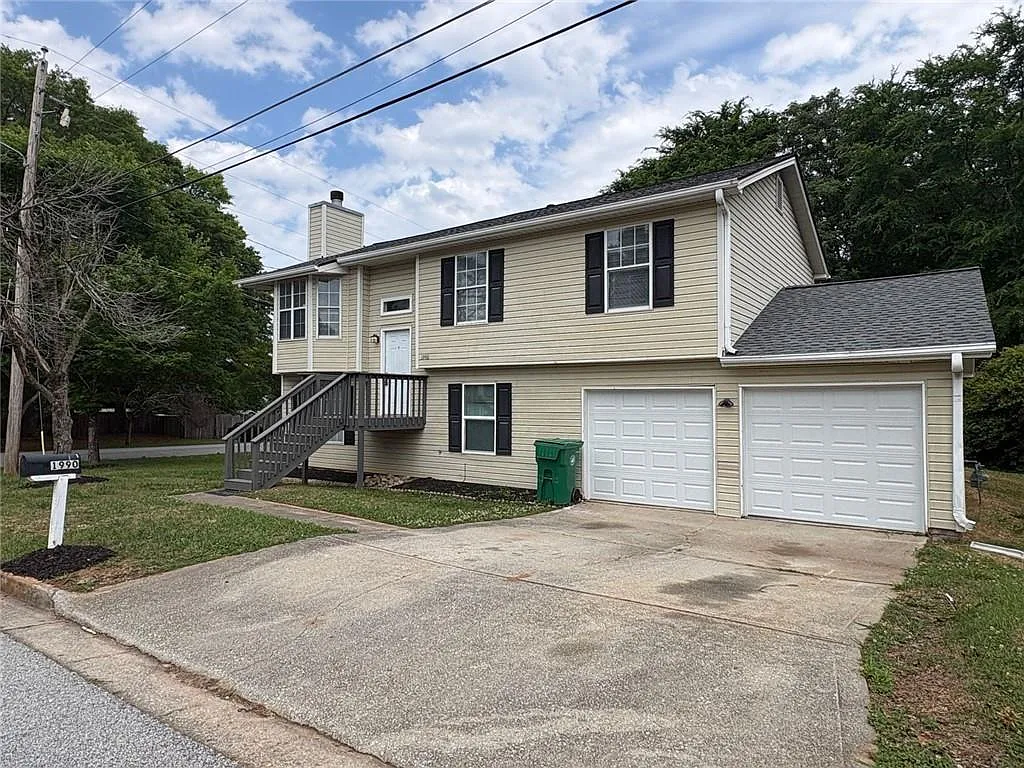 5 bed, 3.0 bath, 1532 sqft, $2,200 — Photo 1