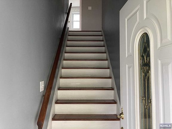 3rd image of 104 Madison Ave #B
