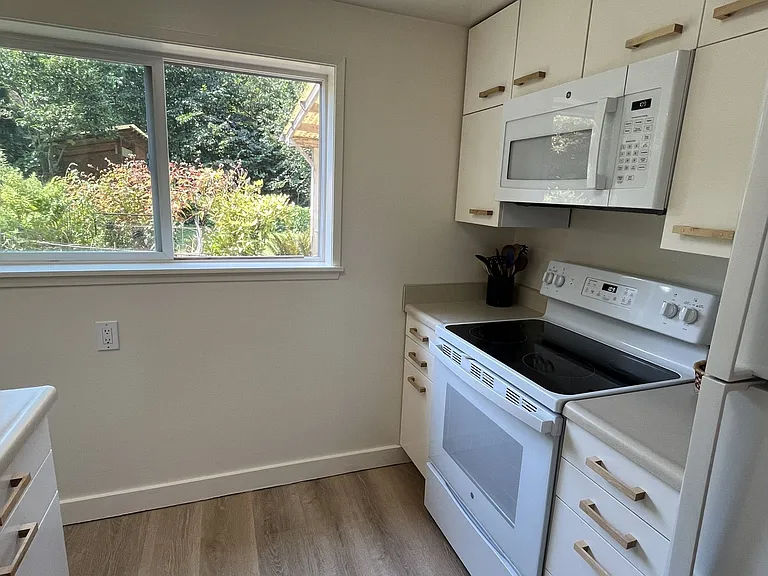 10417 8th Ave NE #B — Photo 13