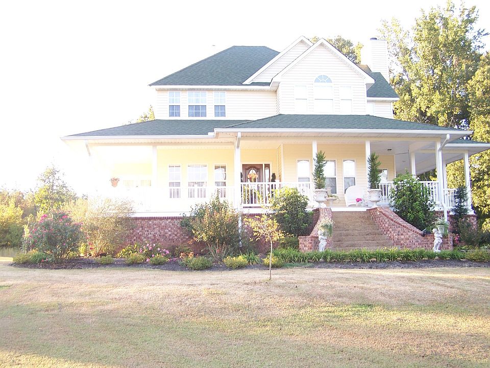 6 year old Country Farm Home on 5 Acres