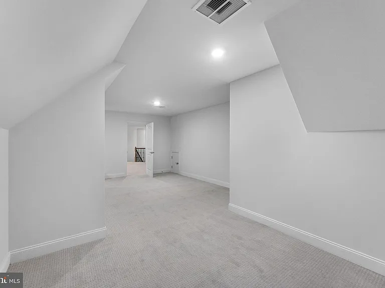 105 Samjan Cir — Photo 40
