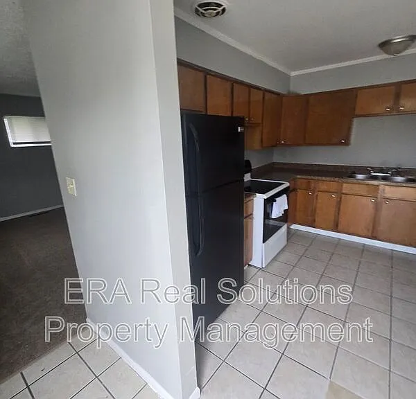 2236 Brentnell Ave — Photo 5