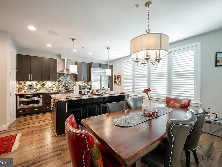 1126 N Stuart St — Photo 4