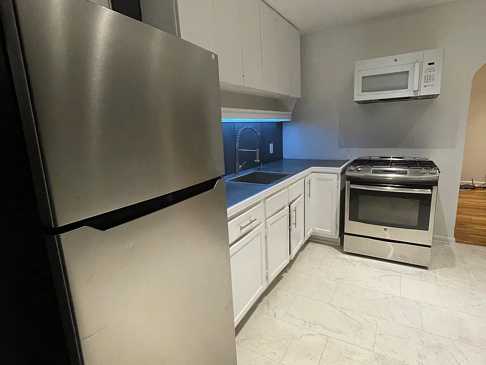 1006 W Woodlawn Ave #2
