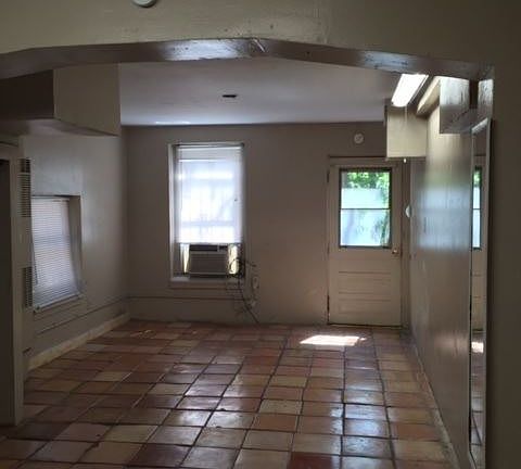 5th image of 420 W Elsmere Pl APT 05