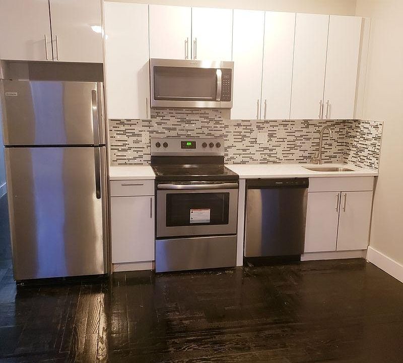 2nd image of 913 Woodycrest Ave