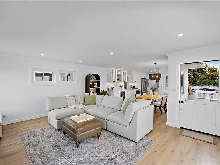 226 La Jolla Dr — Photo 12
