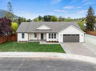 1057 SE Jerrine St, Grants Pass, OR 97527