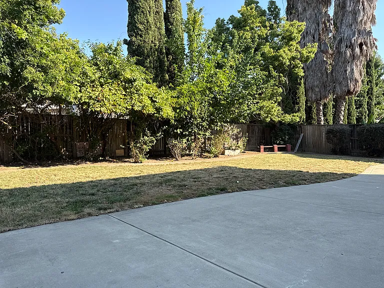 4051 Pine Lake Cir — Photo 19