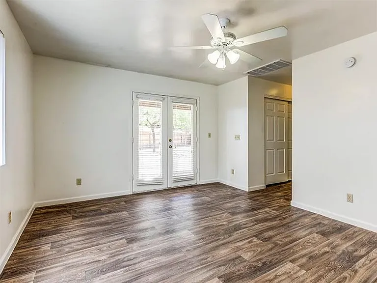 Park Shadows Apartment Homes — Photo 3