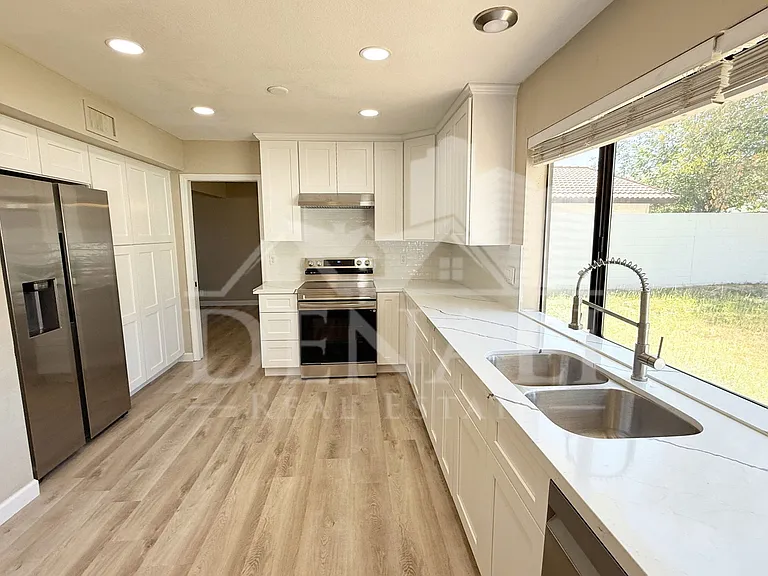 1529 E Edgewater Dr — Photo 8