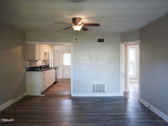 3rd image of 608 Bay Ave