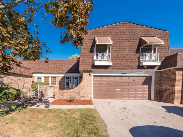 17W754 Lowell Ln, Villa Park, IL 60181