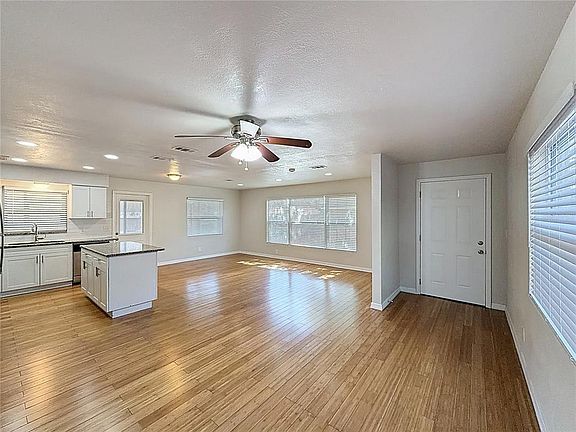 3rd image of 4107 W Grace St