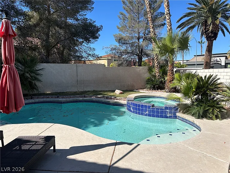 604 Palmwood Ln — Photo 2