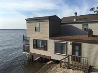 4 Riverview St, Fall River, MA 02724