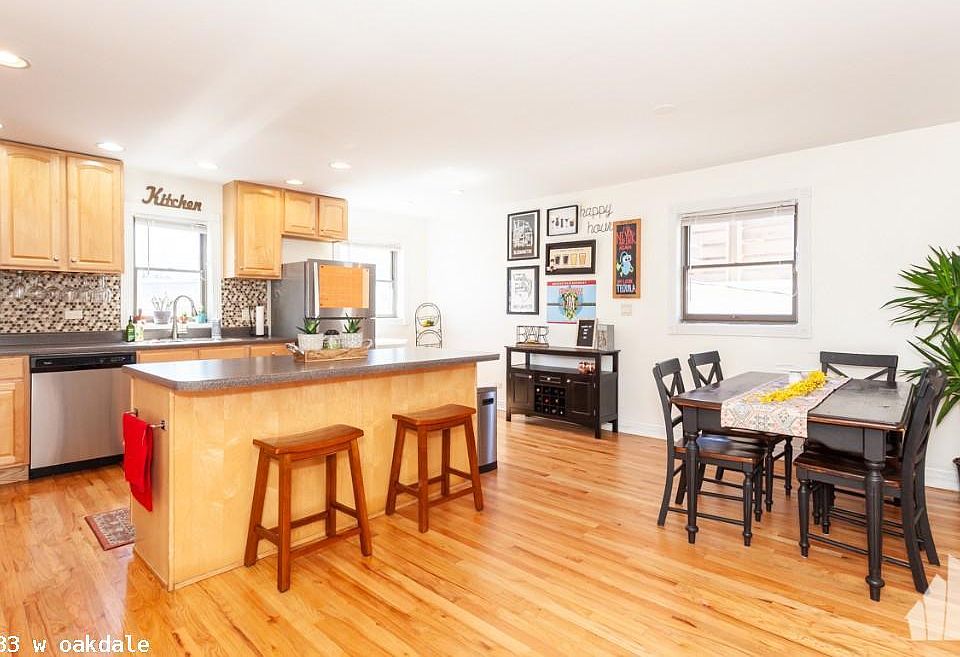 1st image of 1433 W Oakdale Ave #1725