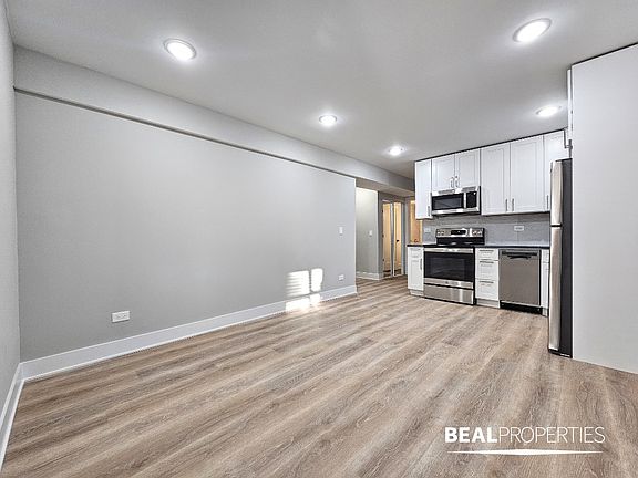 4th image of 555 W Stratford Pl #205