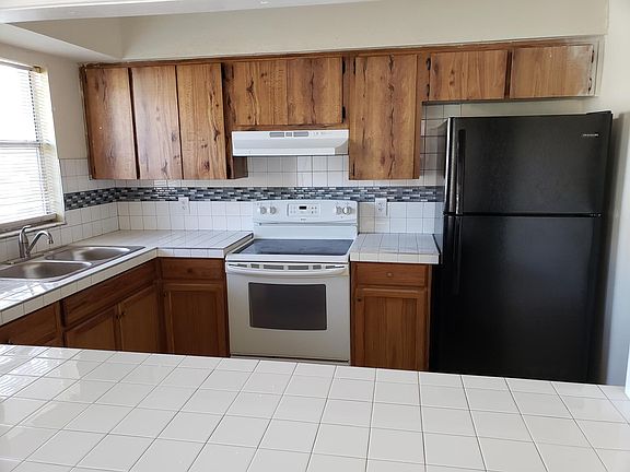 3rd image of 15218 Verona Ave #B
