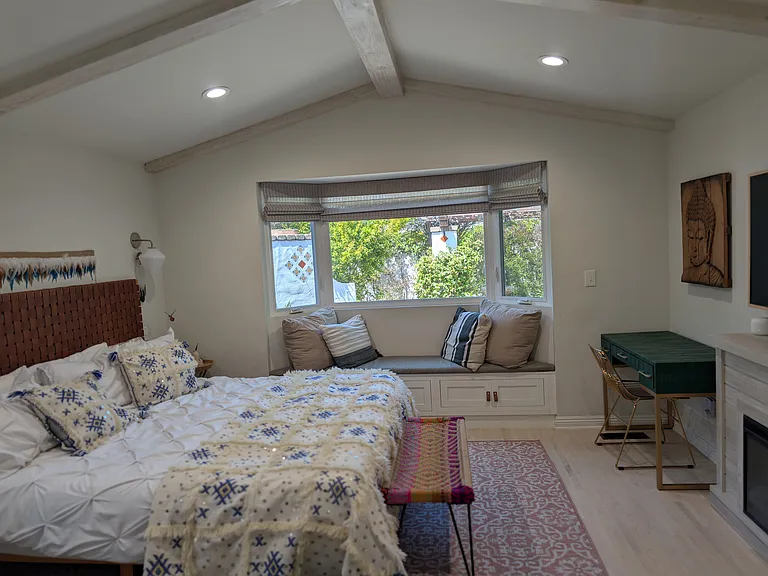 8339 Holy Cross Pl — Photo 17