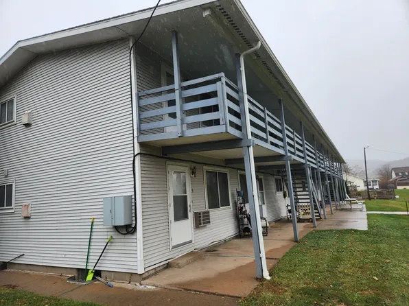 65 Cornforth Rd #8, La Crescent, MN 55947