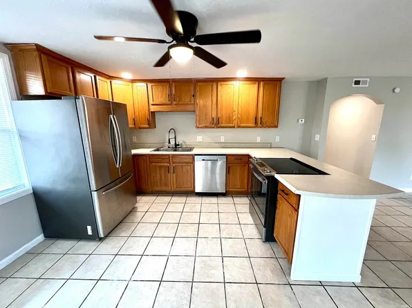 218 Vine St, Oakland City, IN 47660
