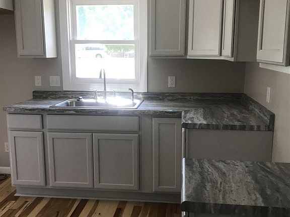 3rd image of 401 Bethel St