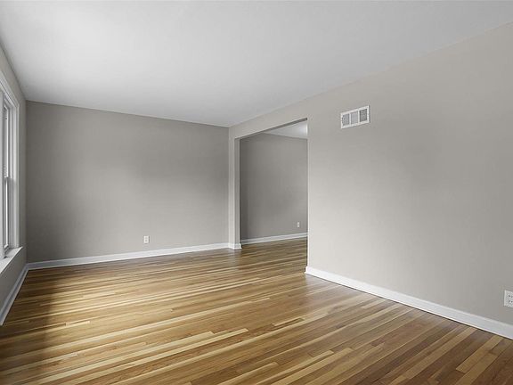 3rd image of 1027 Fontaine Pl