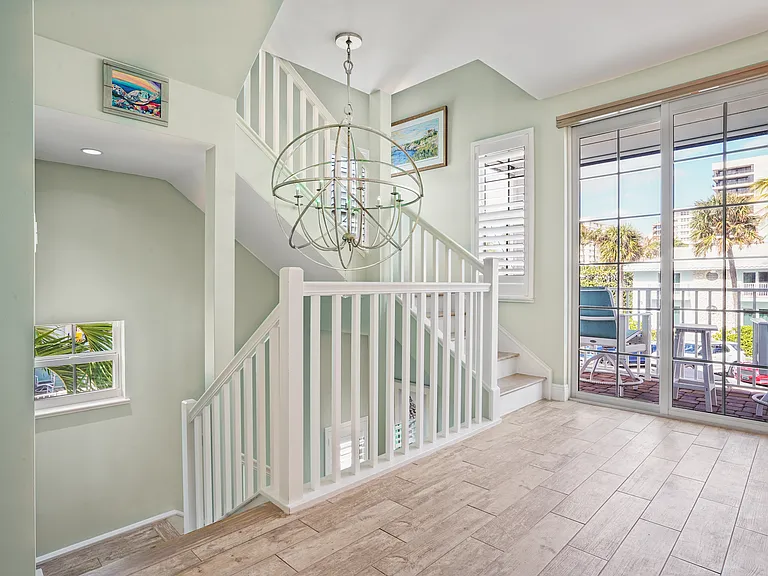 270 Mercury Rd — Photo 42